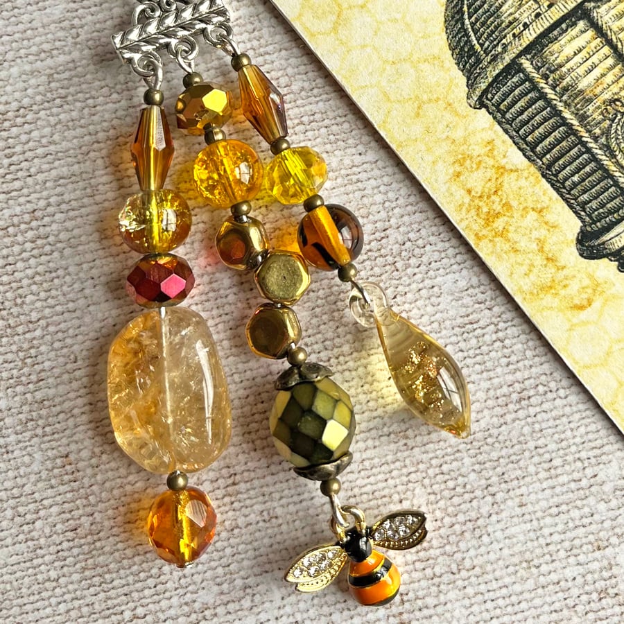 Bee bag charm, bee charm, bag charm for bee lovers