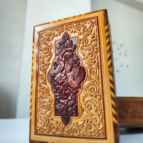 Hand-Carved Persian Jewelry Box – Floral & Figurative Design