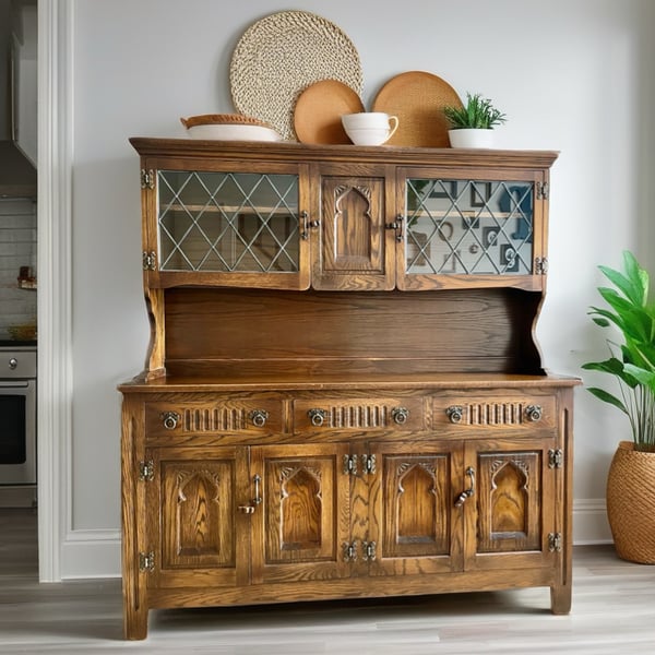 Beautiful Stained Oak Dresser by Webber Furniture in Perfect Condition