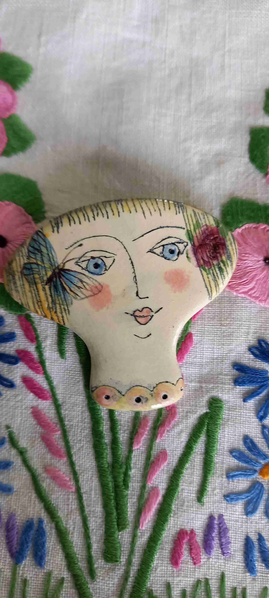 Lady face brooches 