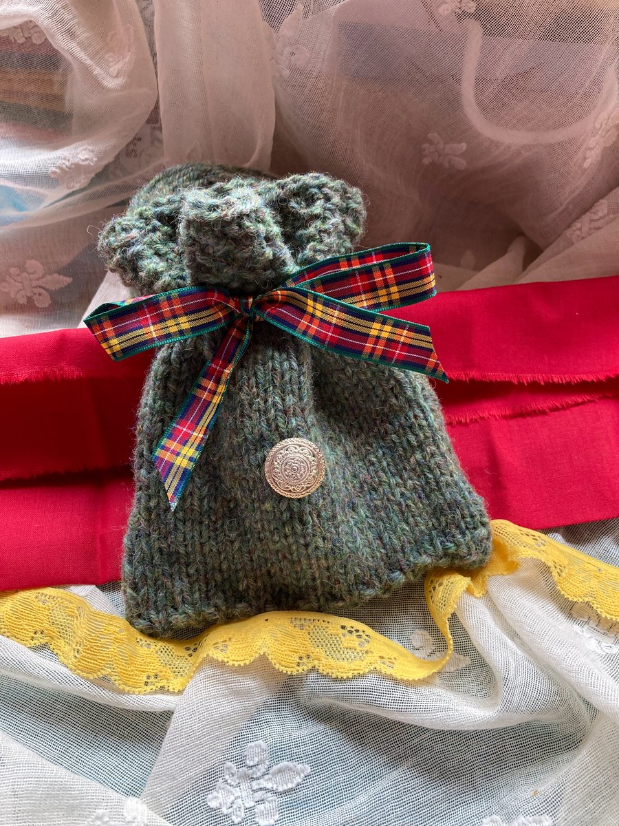 Gift bag knitted in woodland green pure new wool