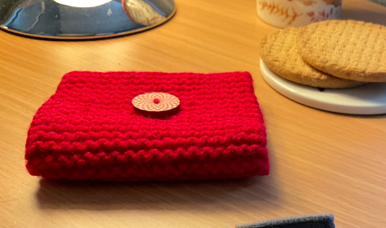 Cup Cosy Hot drinks Holder, Coffee Sleeve Knitted in Red with Button