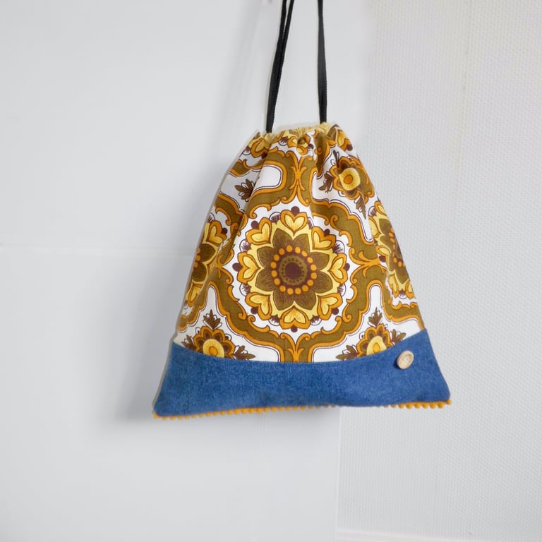 Drawstring bag orange retro with pompoms