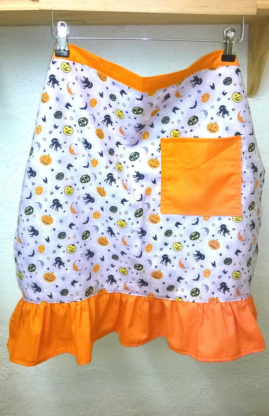 Halloween apron with pumpkins, bats,cats, half apron, orange frill & pocket