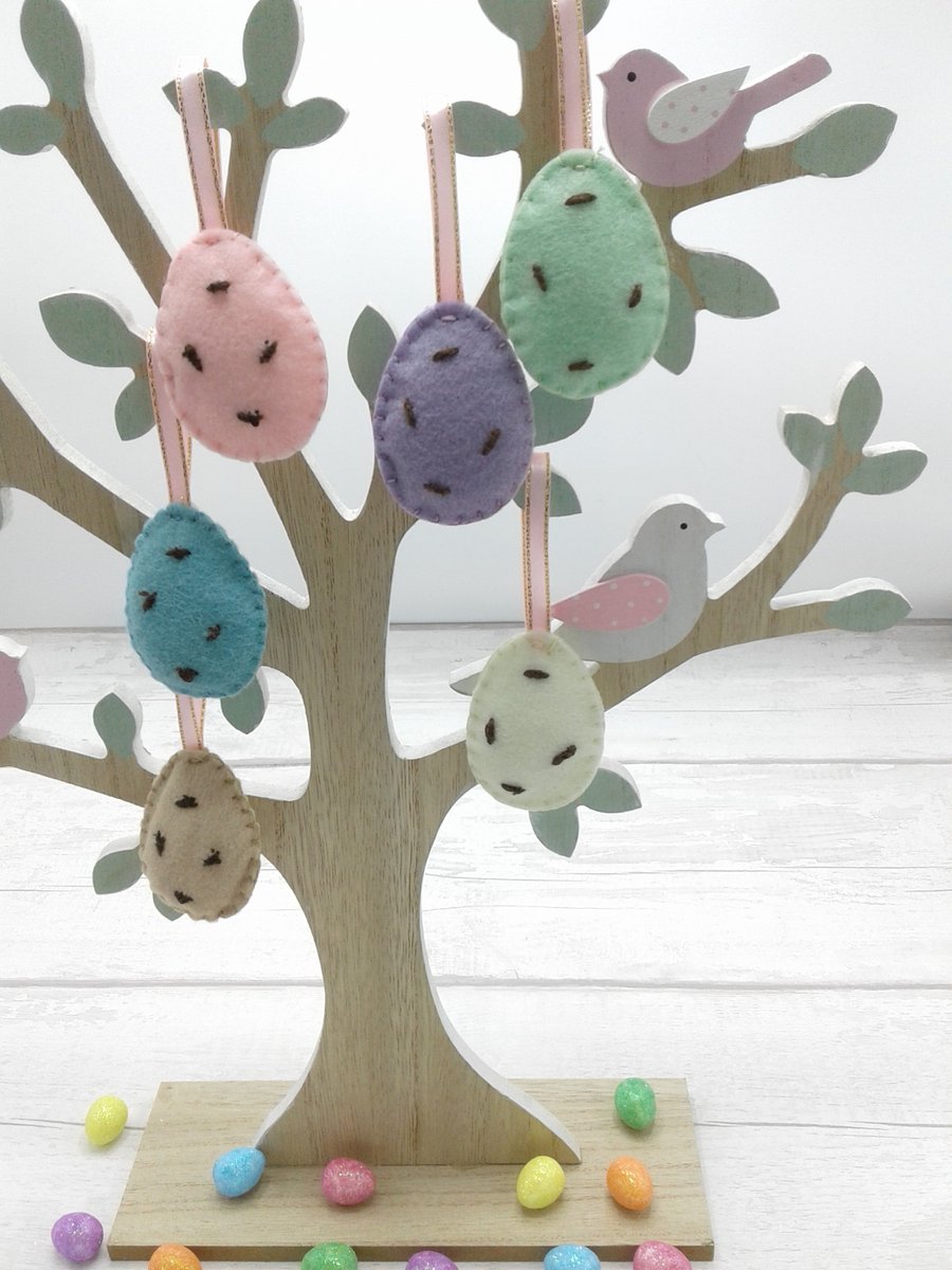Easter decorations. Felt Easter or Spring decorations. 6 decorations.