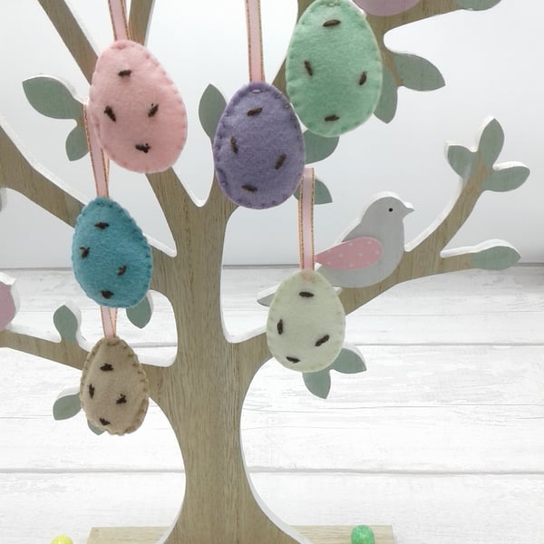 Easter decorations. Felt Easter or Spring decorations. 6 decorations.