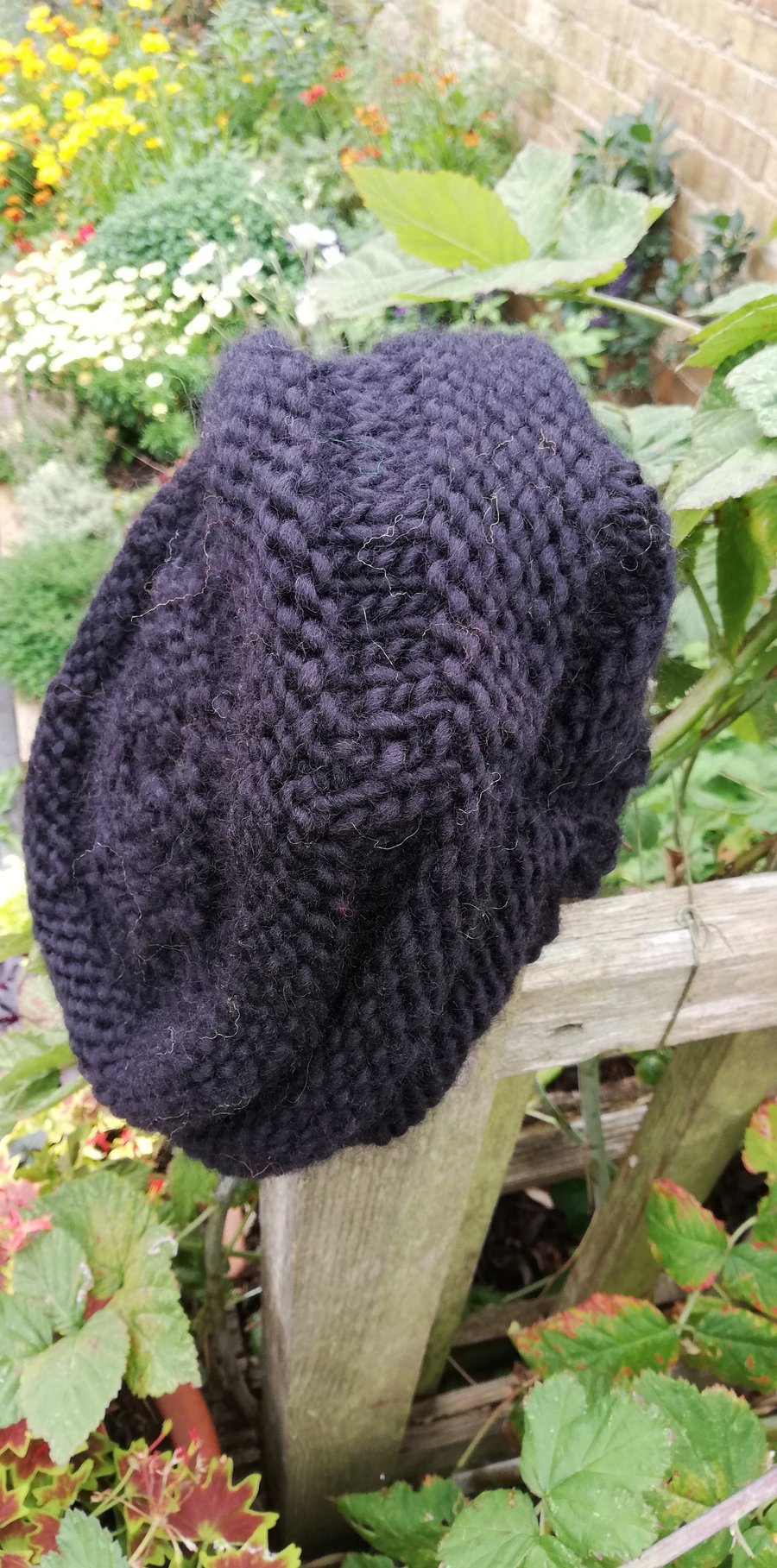 Slouchy Concertina Wool Hat in Black