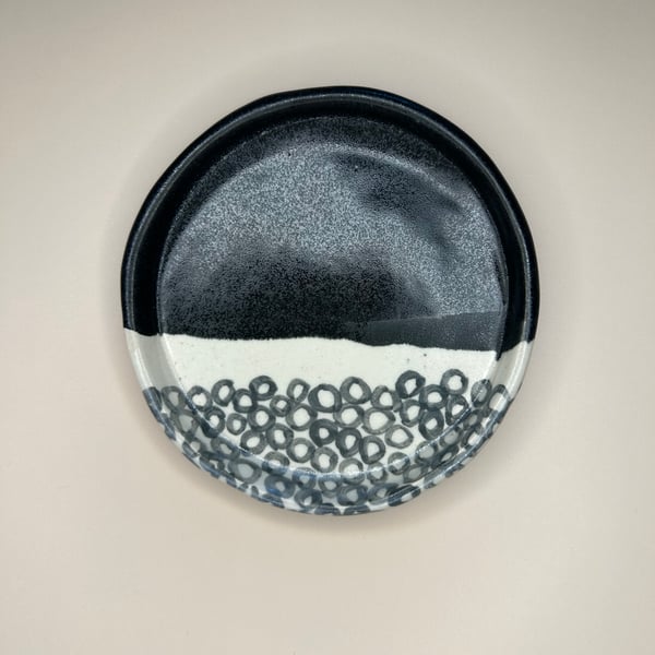Black and grey circle small coaster dish