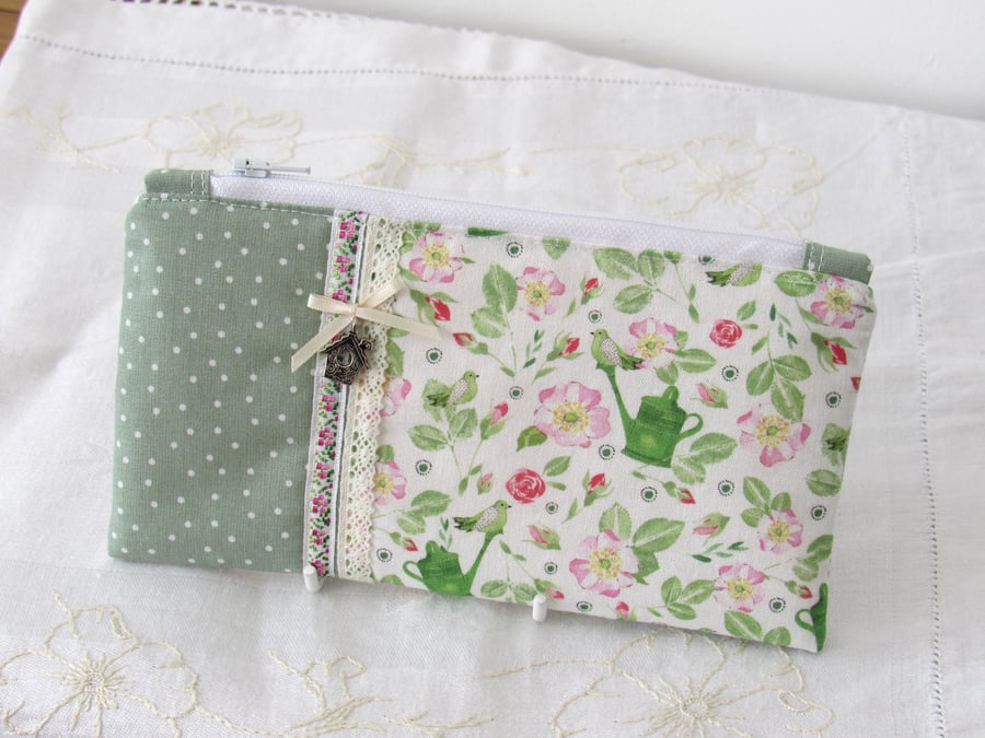 Small Garden Themed Cosmetic Bag, Padded Zipper Pouch