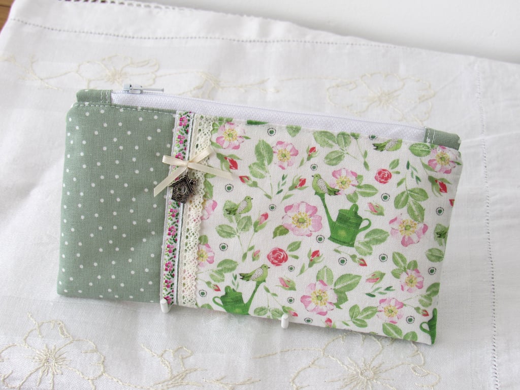 Small Garden Themed Cosmetic Bag, Padded Zipper Pouch