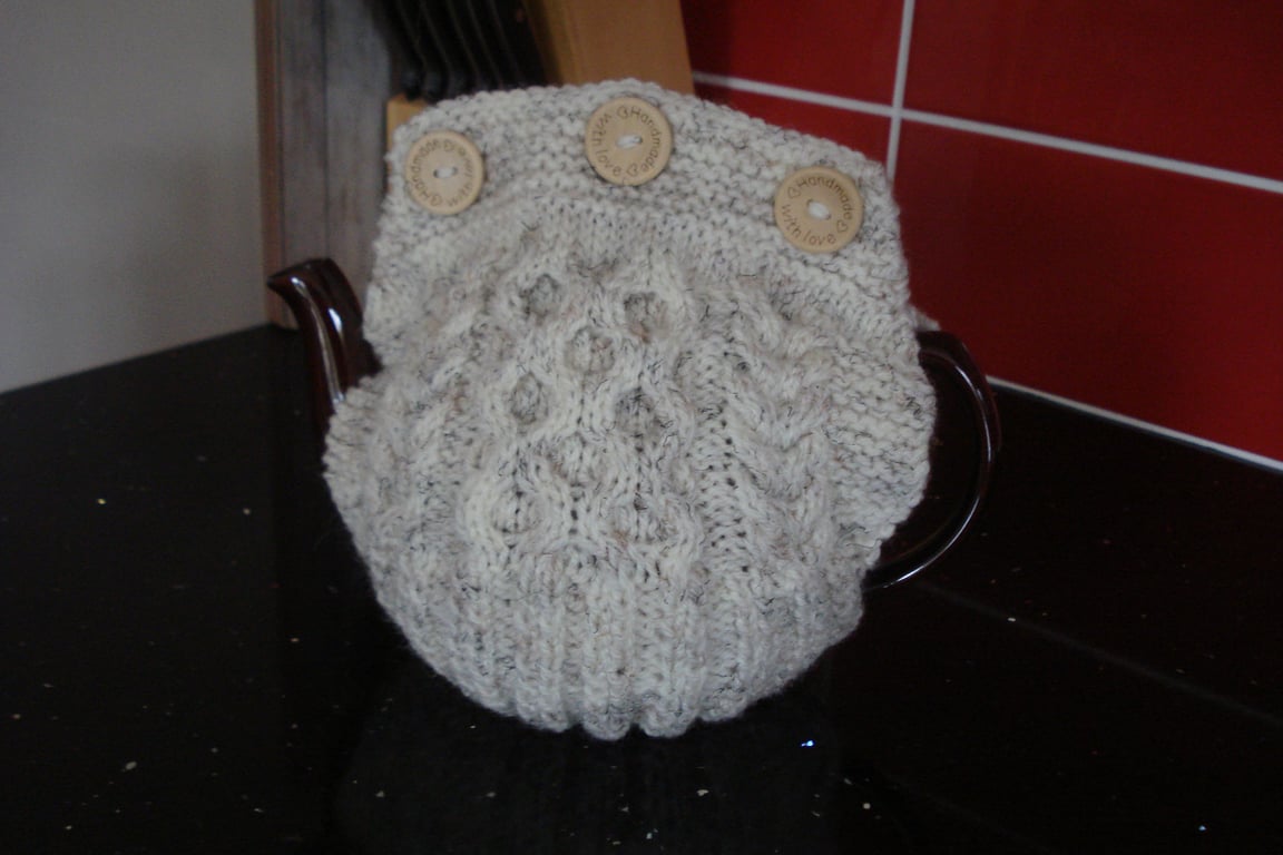 Three To Four Cup Tea Cosy With Buttons And Cables (A84)