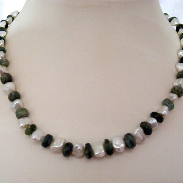 Emerald and Freshwater pearl Necklace.
