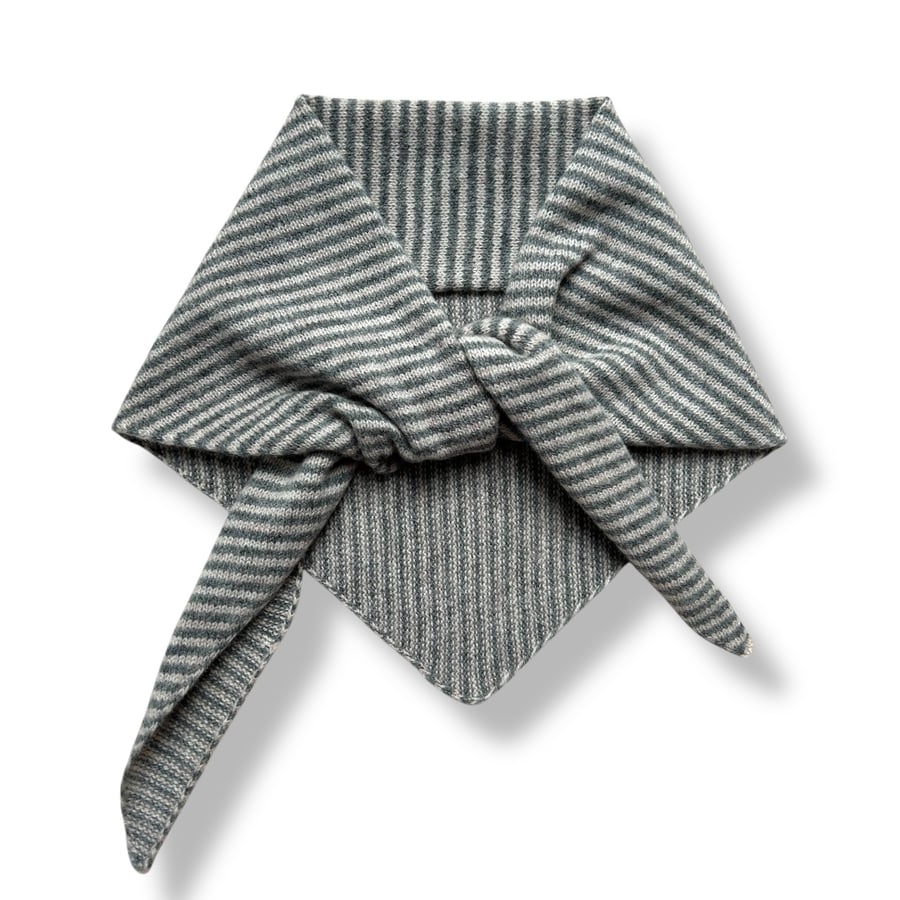 Fine stripe Triangle Scarf