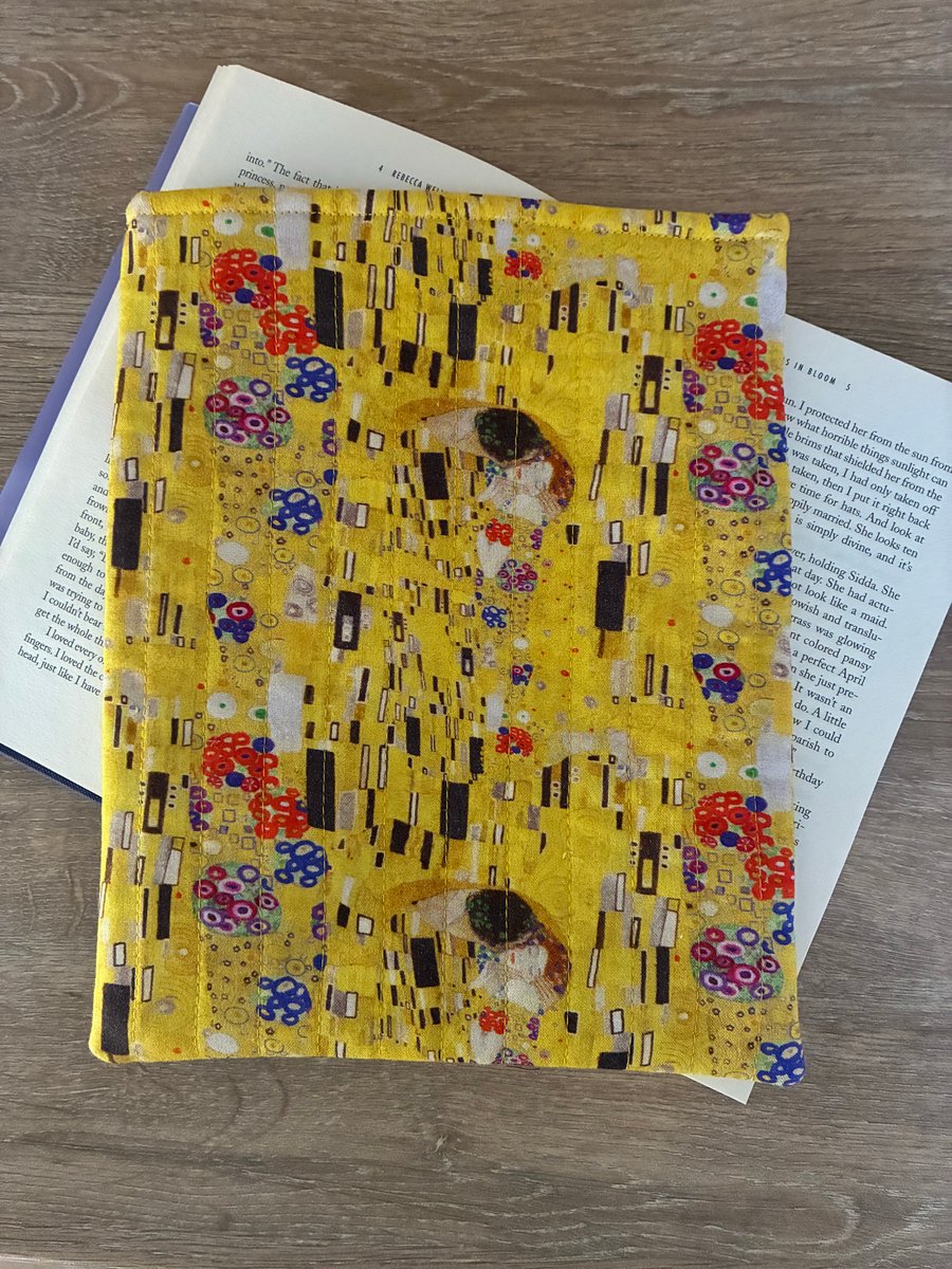 Klimt The Kiss Print Quilted Fabric Book Sleeve - Hardback Size
