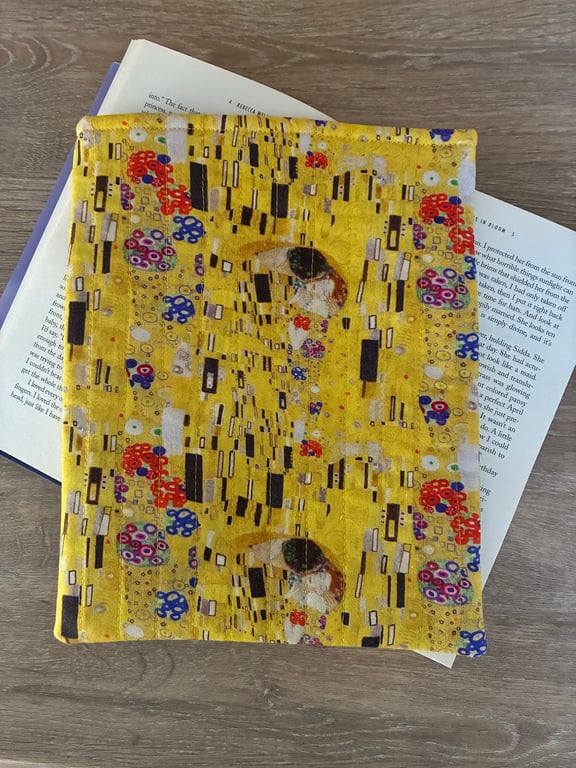 Klimt The Kiss Print Quilted Fabric Book Sleeve - Hardback Size