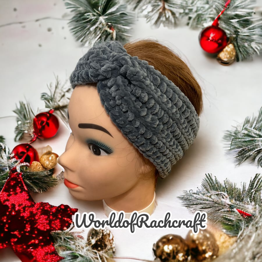 Grey velvet yarn head warmer