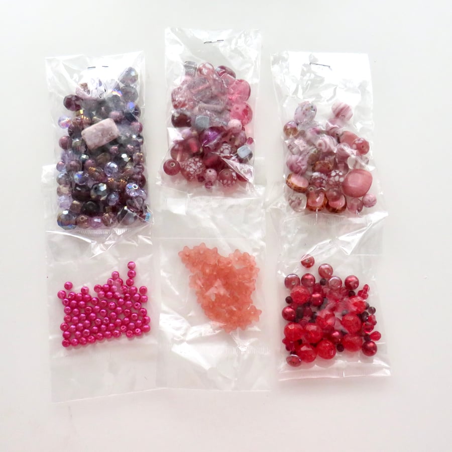 Miscellaneous pink and purple bead selection
