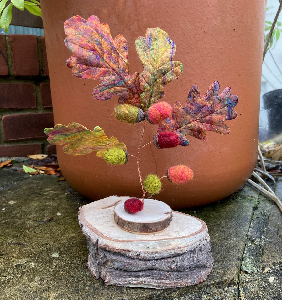 Oak leaf and acorn table decoration.