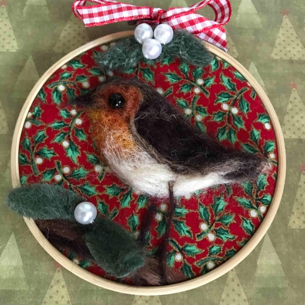 Robin with mistletoe hoop decoration 