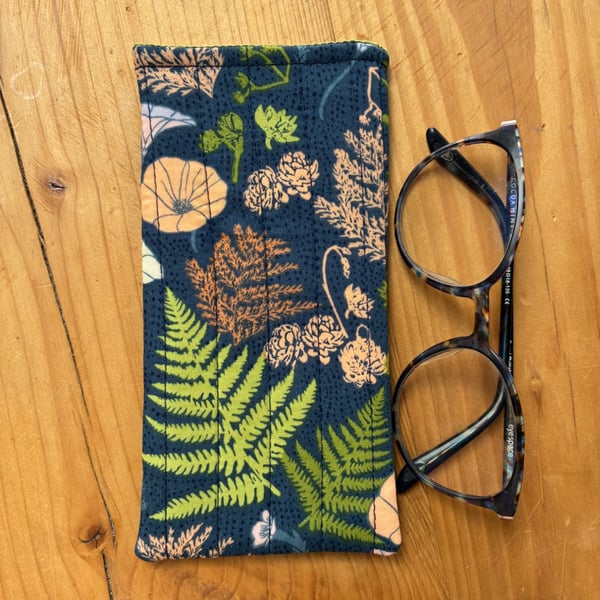Ferns And Flowers Print Quilted Fabric Glasses Case