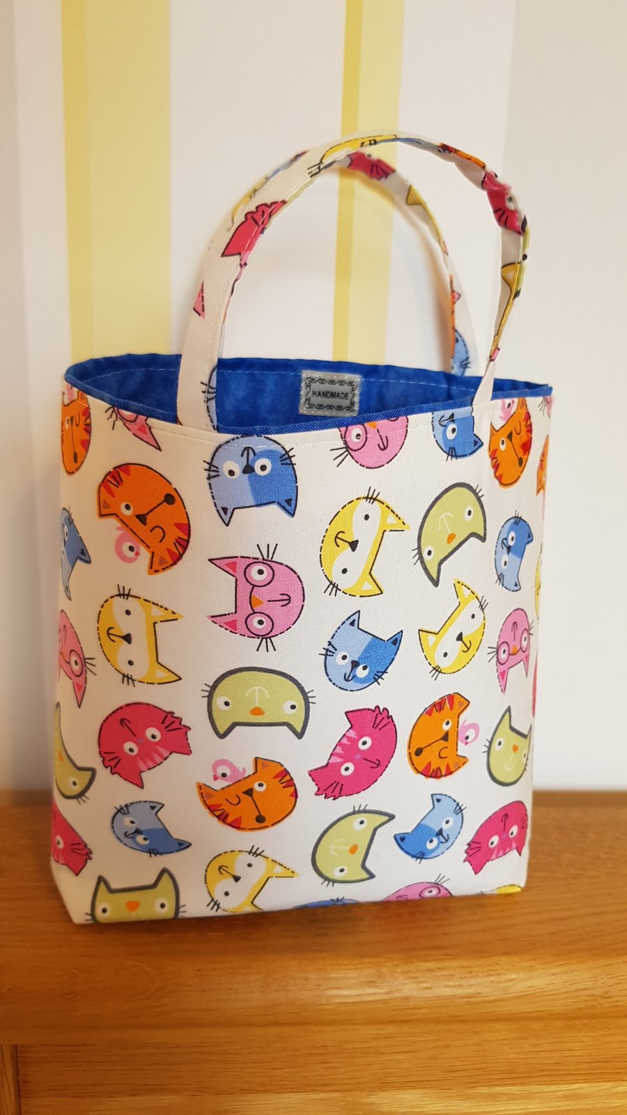 Gift bag: cheerful kitties 