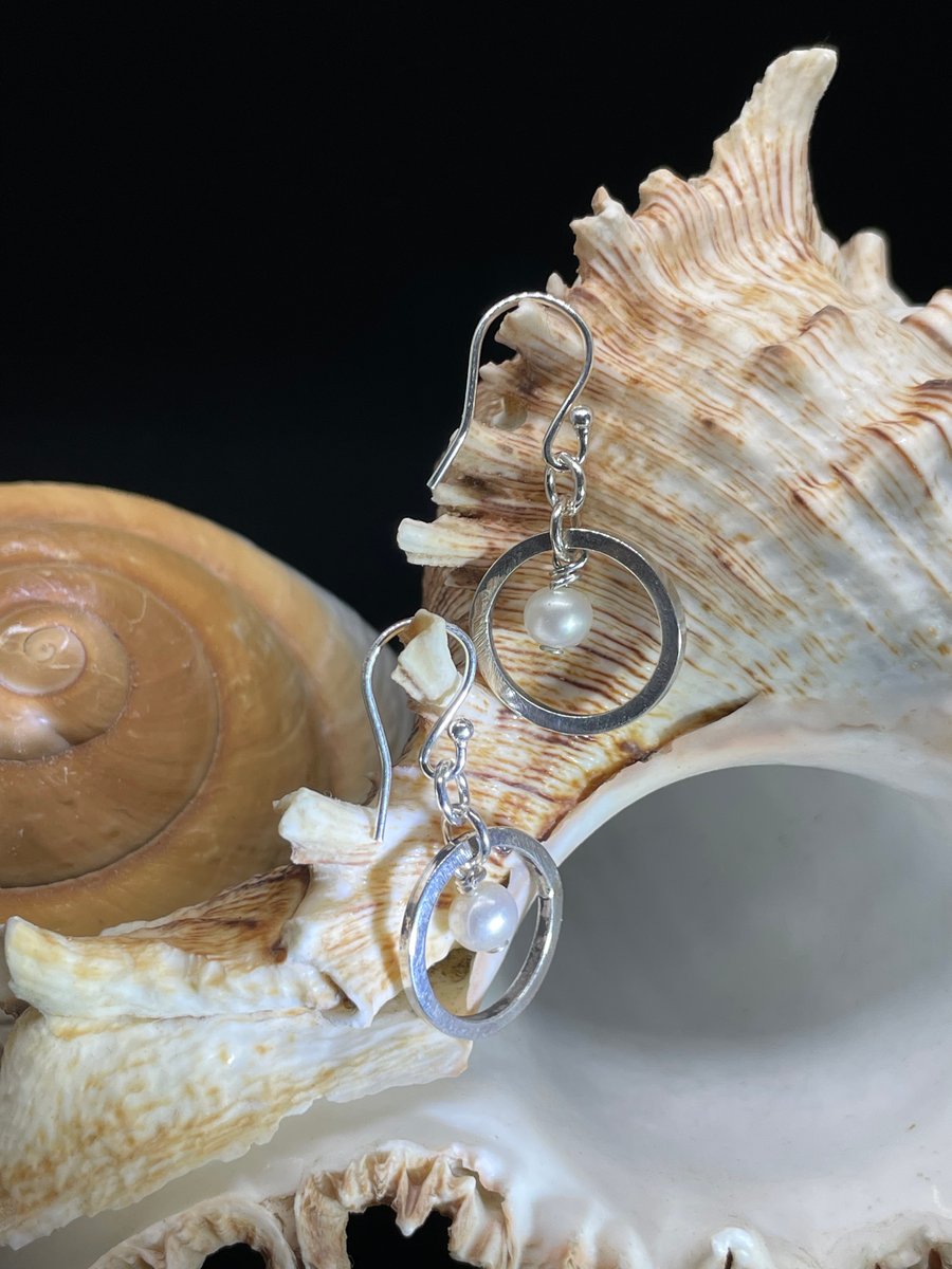 Sterling Silver Earrings with Freshwater Pearl 