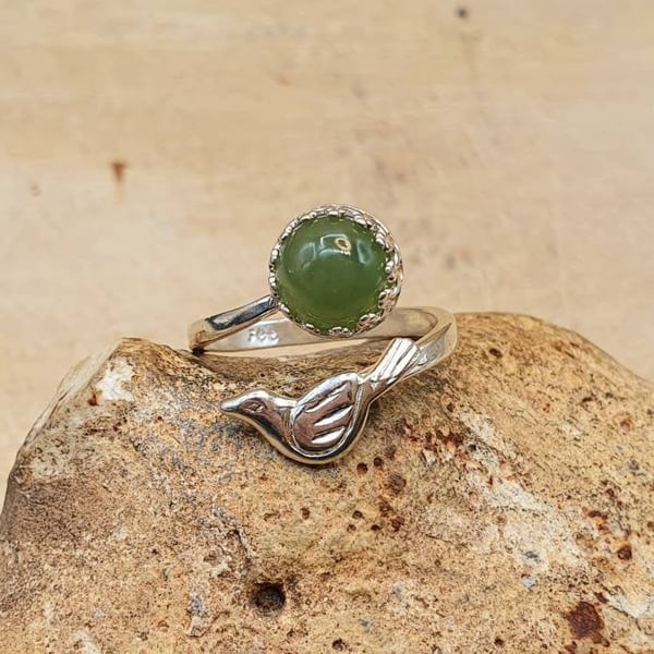 Nephrite Jade bird ring. 925 sterling silver.12th anniversary gemstone