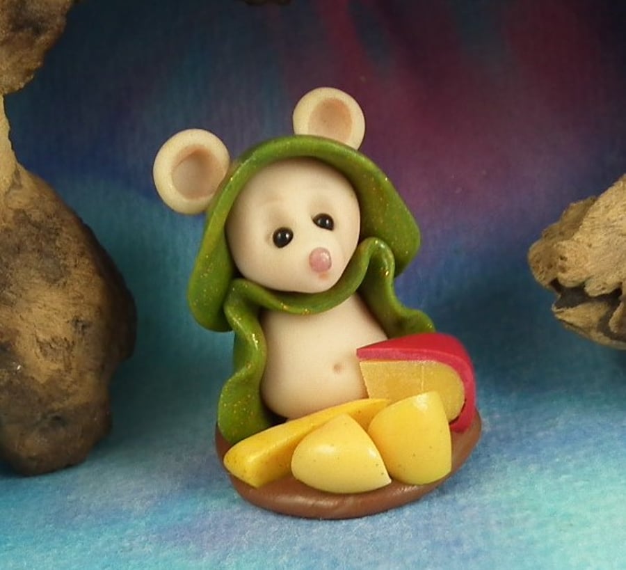 Spring Sale ... Downland Mouse 'Marnie' with cheeses OOAK Sculpt