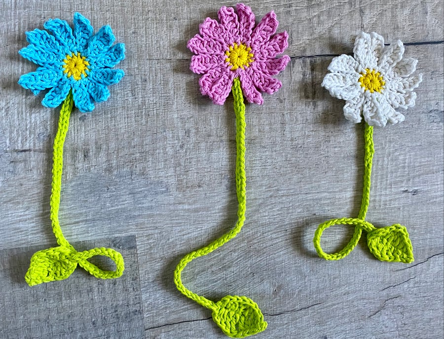 Flower bookmarks, crocheted floral bookmarks