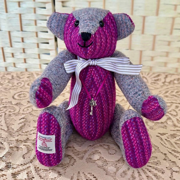 Finlay: Harris Tweed Artist Bear 33cm (13”)