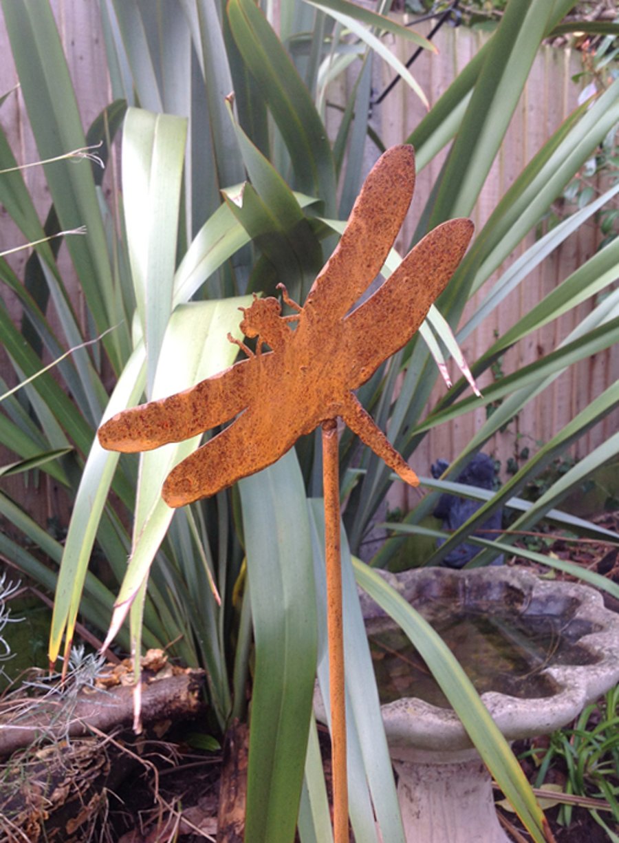  Rustic 'dragon fly motif' plant support