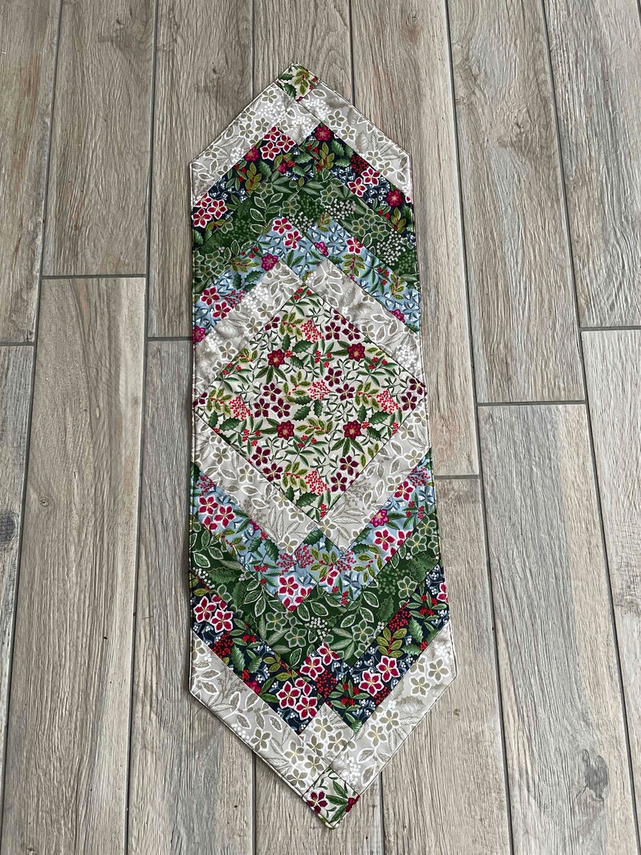 Patchwork Quilted Tablerunner for Christmas 