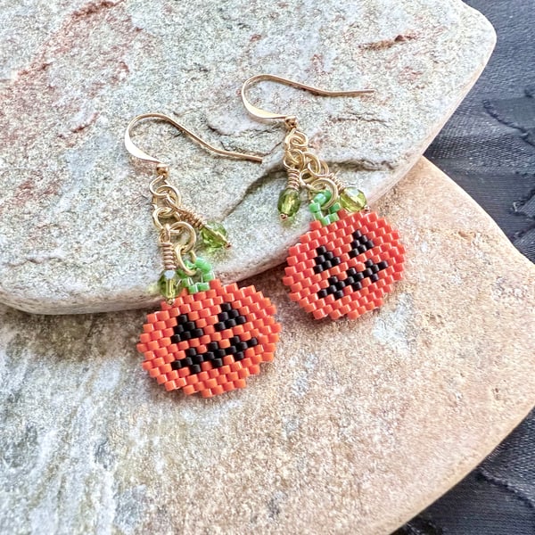 Handwoven Beaded Pumpkin Earrings – Autumn & Halloween Jewellery