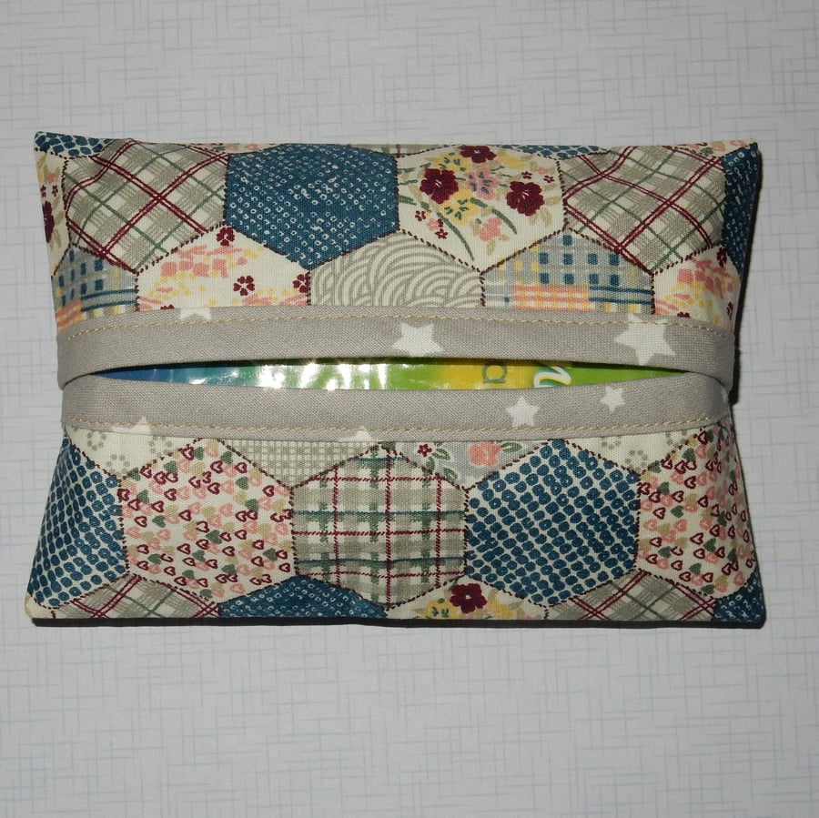 Pocket tissue holder - Hexagon patchwork