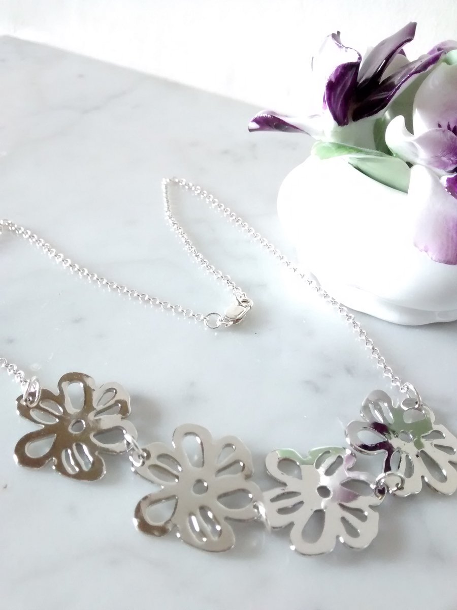 FLOWER SILVER NECKLACE - - FREE SHIPPING WORLDWIDE