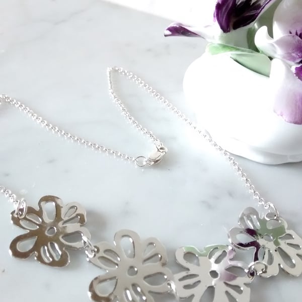 FLOWER SILVER NECKLACE - - FREE SHIPPING WORLDWIDE