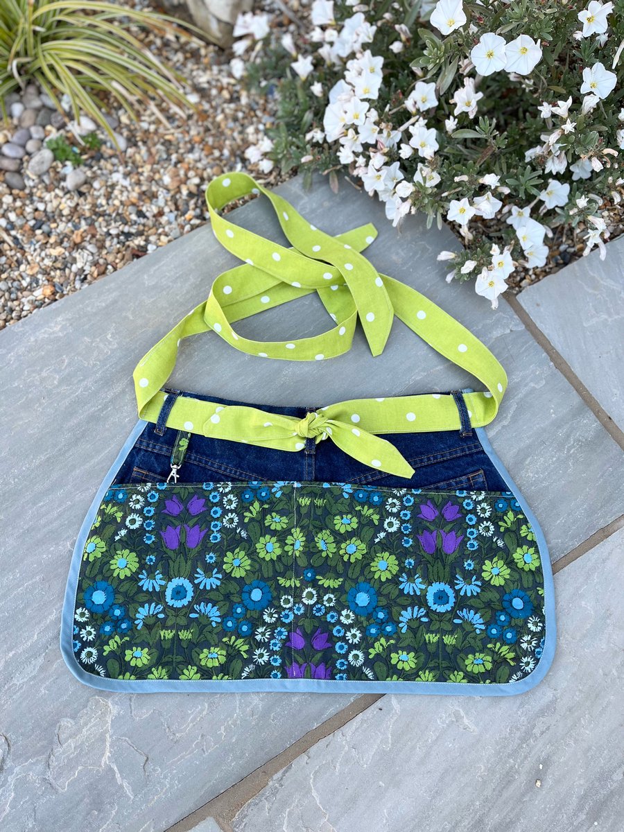 Garden apron Daisy Chain retro fabric and denim with pockets