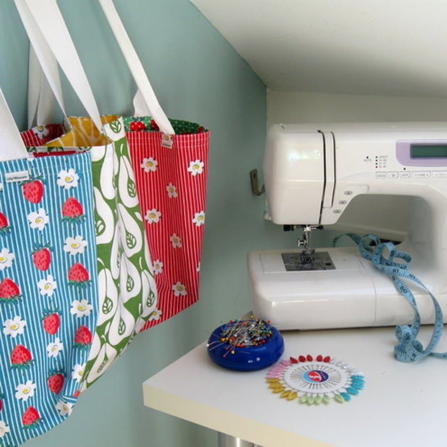PDF Reversible Tea Towel Tote Sewing Pattern by LillyBlossom