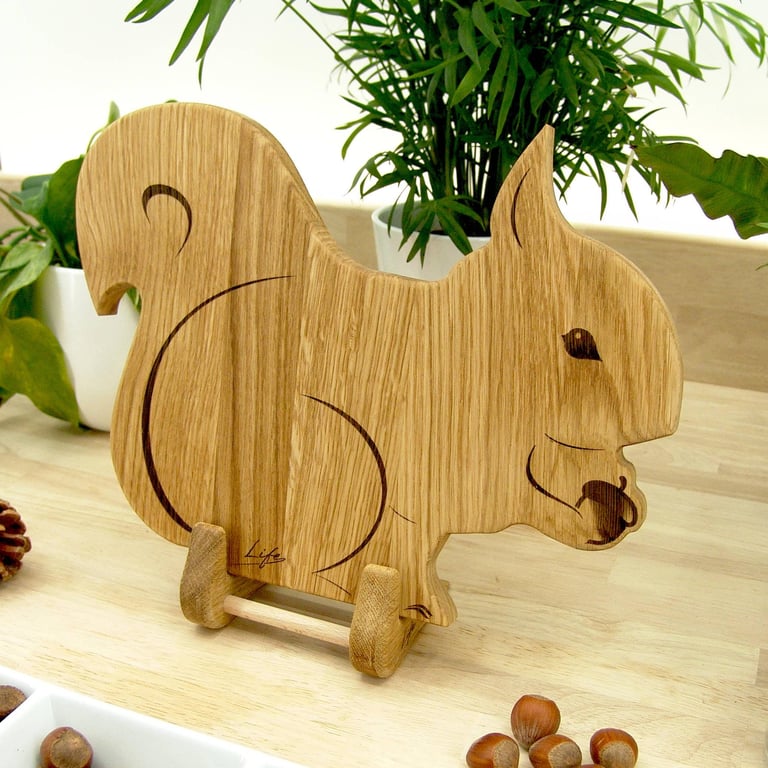 Squirrel Wooden Chopping Board - Oak Serving Kitchen Gift UK Hand Made