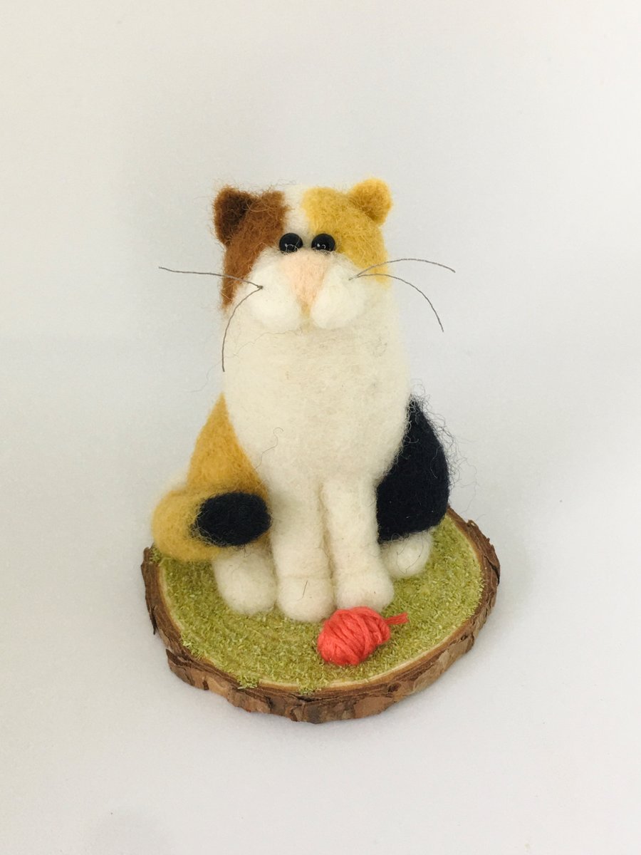 Image of Cute Needle Felted Cat, Ornament on Wooden Base, Desk Buddy