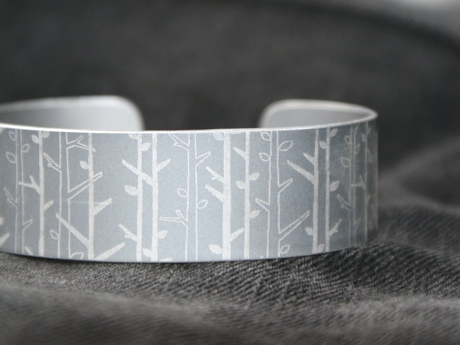 Woodland pattern cuff bracelet grey