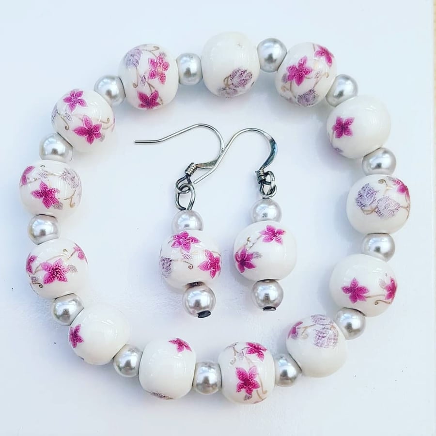 Stretchy bracelet and earrings set made with ceramic beads.