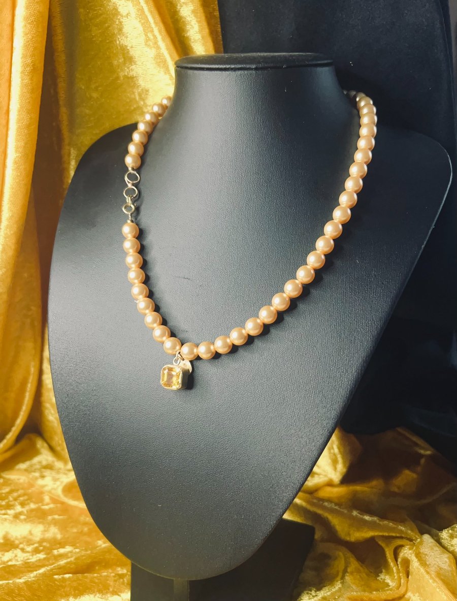 Necklace Gold Pearls & Topaz Stone