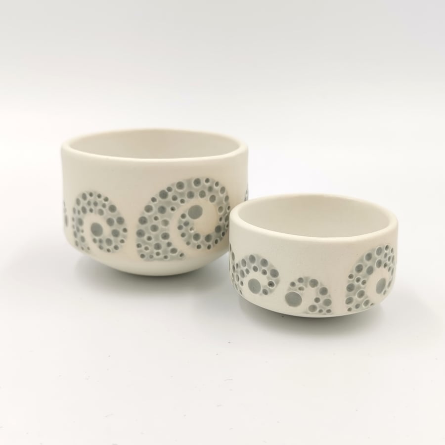 Pair of semi-porcelain bowls