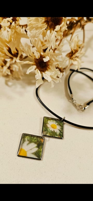 Daisy pendant