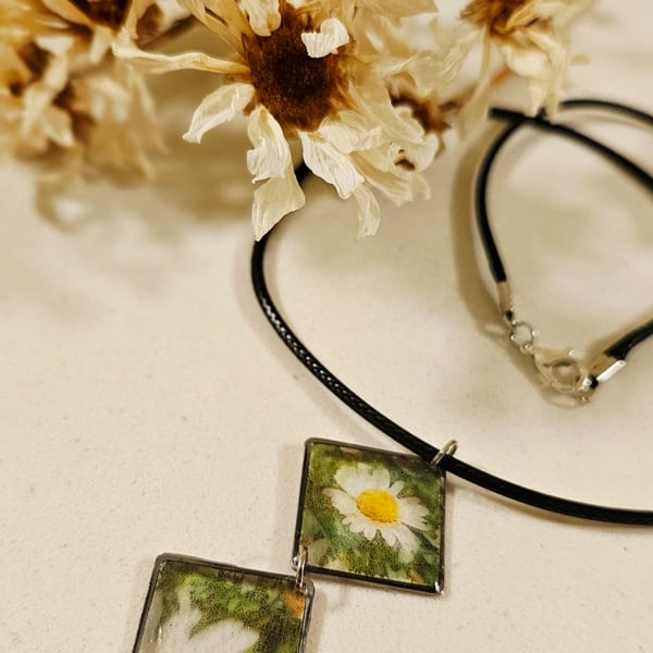 Daisy pendant