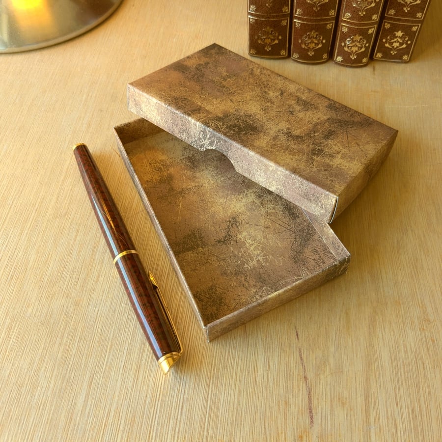 'Brushed Allusion' - A handmade, ultra-thin, necklace gift box (Code: NBPABA)