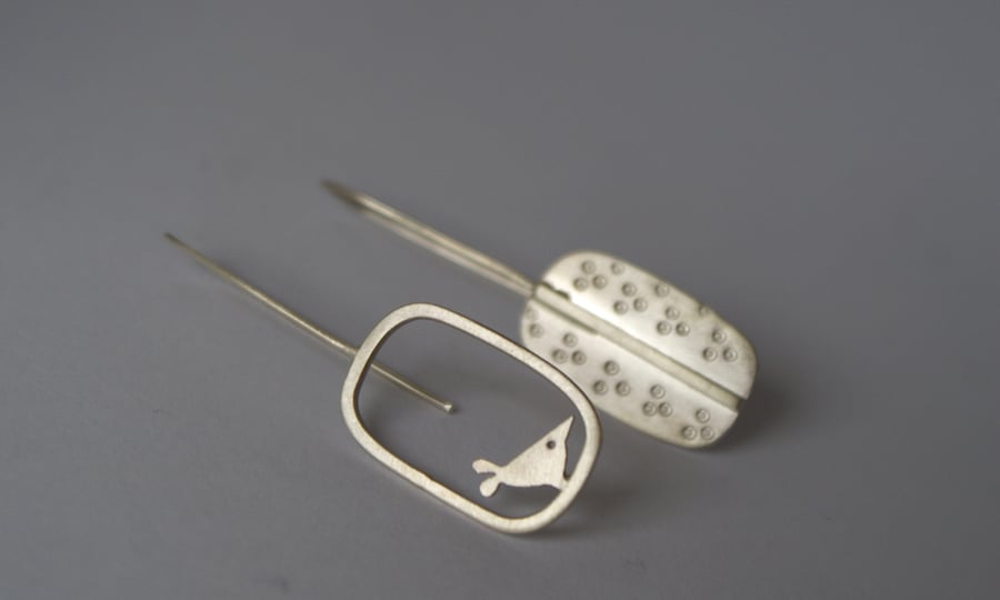 Silver pecking bird mismatched earrings