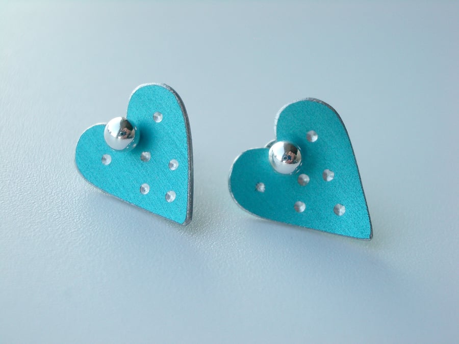 Heart pastel studs earrings in light blue with sparkly dots