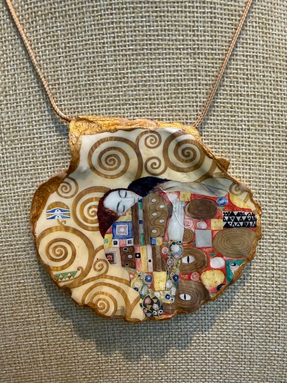 Klimt shell necklace